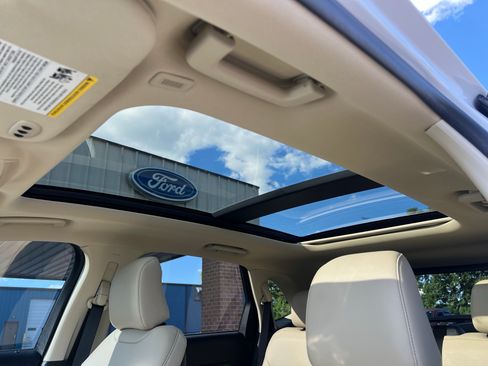 Used 2023 Ford Edge SEL w/ Convenience Package AWD/4WD image 13