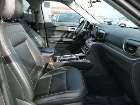 Used 2024 Ford Explorer XLT w/ Equipment Group 202A AWD/4WD image 27