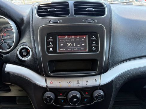 Used 2020 Dodge Journey SE FWD image 21