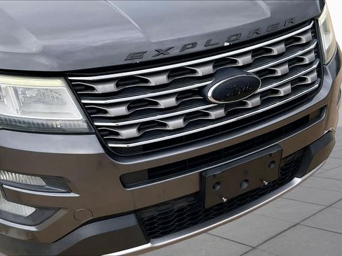 Used 2016 Ford Explorer XLT w/ Equipment Group 202A AWD/4WD image 29