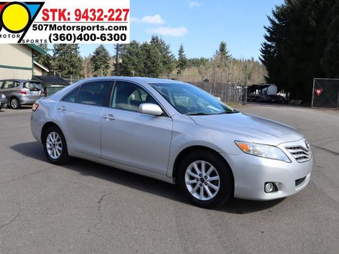 Used 2010 Toyota Camry SE FWD image 10