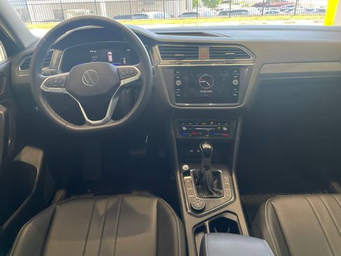 Used 2023 Volkswagen Tiguan SE w/ Panoramic Sunroof Package AWD/4WD image 14