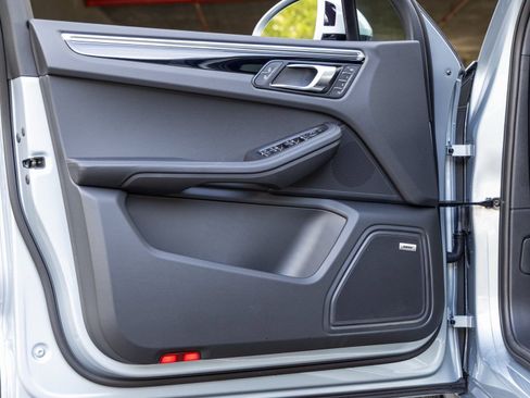 New 2026 Porsche Macan Turbo image 21