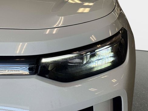 New 2026 Volkswagen Tiguan SE image 10