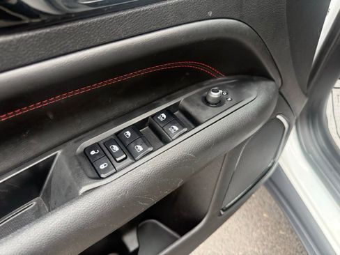Used 2023 Jeep Compass Trailhawk w/ Trailhawk Convenience Group AWD/4WD image 13