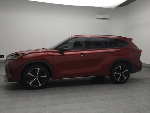 Used 2021 Toyota Highlander XSE FWD image 2