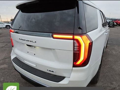 Used 2025 GMC Yukon Denali Ultimate w/ LPO, Floor Liner Package image 3