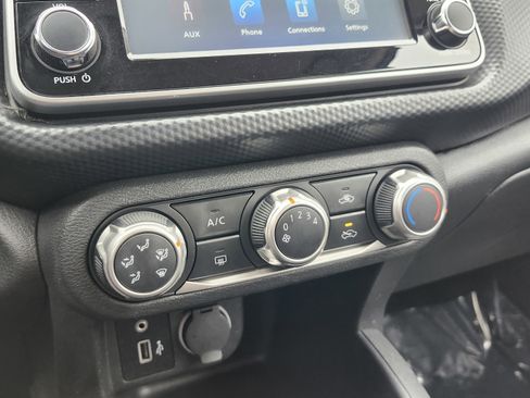 Used 2021 Nissan Kicks S image 27