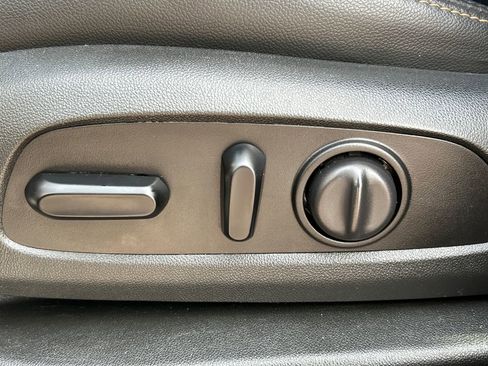 Used 2020 Chevrolet Equinox Premier image 17