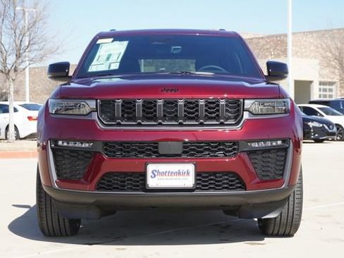 New 2026 Jeep Grand Cherokee Limited RWD image 2
