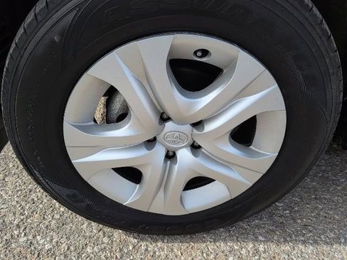 Used 2014 Toyota RAV4 LE image 21