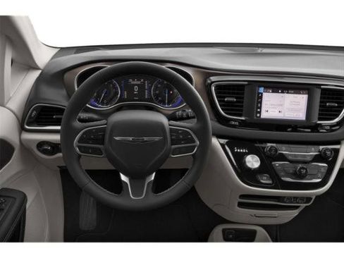 Used 2023 Chrysler Voyager LX FWD image 9