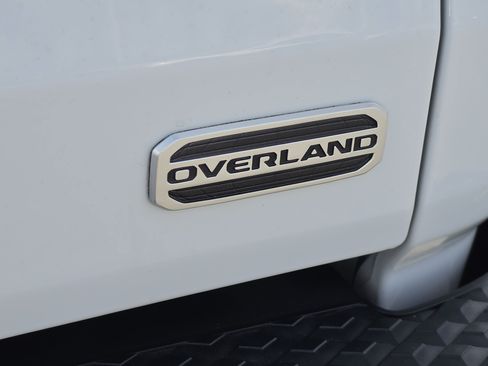 Used 2021 Jeep Gladiator Overland AWD/4WD image 5