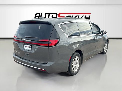 Used 2022 Chrysler Pacifica Touring-L image 7