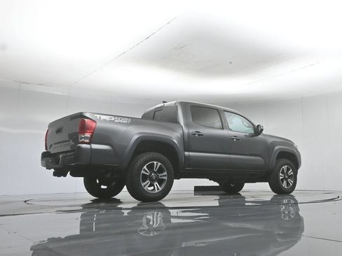 Used 2019 Toyota Tacoma TRD Sport AWD/4WD image 49