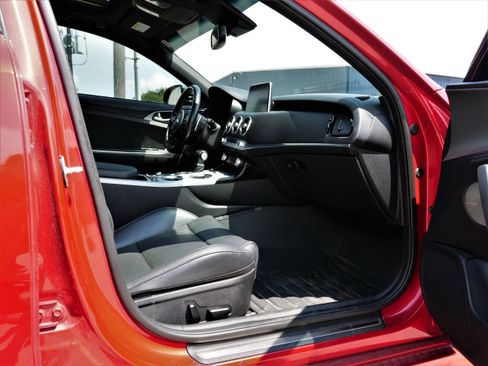 Used 2020 Kia Stinger GT1 image 13