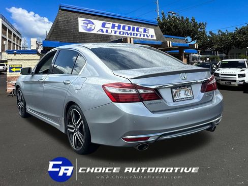 Used 2016 Honda Accord Touring image 5