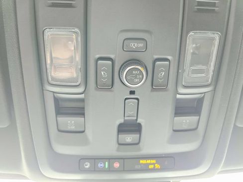 Used 2025 GMC Yukon Denali Ultimate AWD/4WD image 32