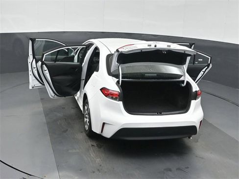 Used 2025 Toyota Corolla LE image 52