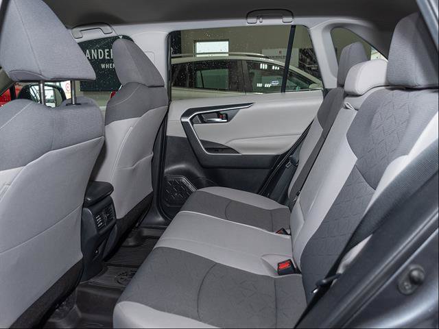 Used 2021 Toyota RAV4 XLE w/ XLE Grade Weather Package AWD/4WD image 18