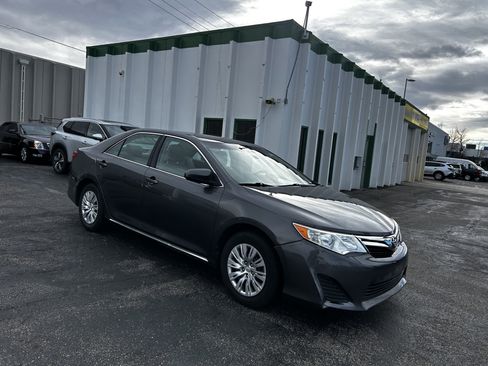 Used 2014 Toyota Camry L image 7