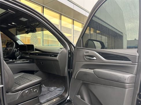 Certified 2023 Cadillac Escalade V w/ Heavy-Duty Trailer Package image 11