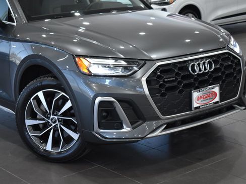 Used 2023 Audi Q5 2.0T Premium w/ Convenience Package image 2