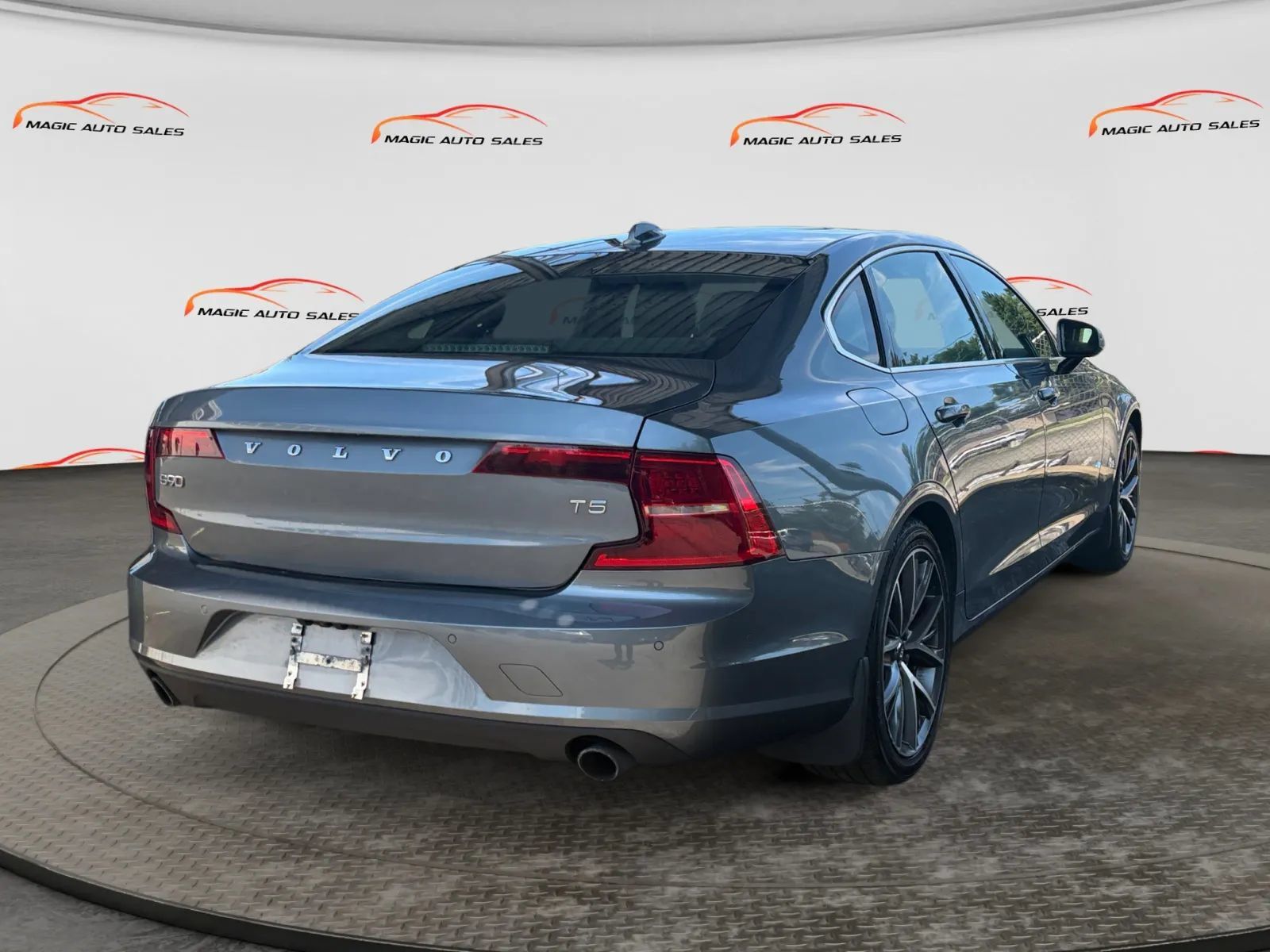 Used 2018 Volvo S90 T5 Momentum w/ Convenience Package FWD image 10