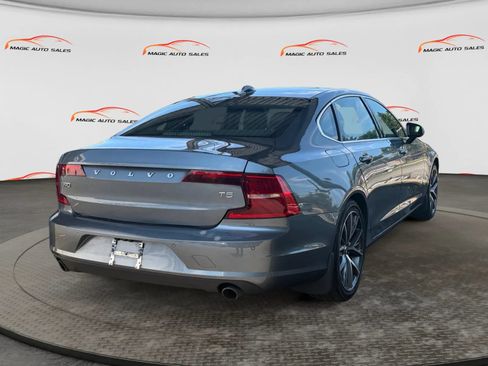 Used 2018 Volvo S90 T5 Momentum w/ Convenience Package FWD image 10