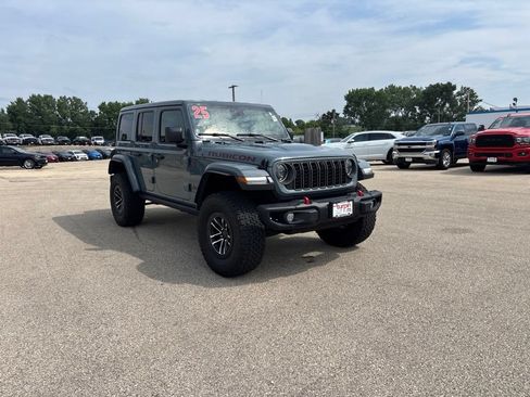 Used 2025 Jeep Wrangler Unlimited Rubicon AWD/4WD image 7