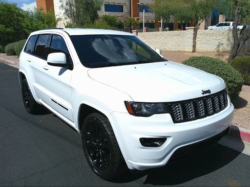 Used 2020 Jeep Grand Cherokee Altitude image 1