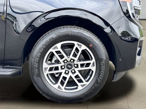 New 2025 Ford Expedition Active image 45