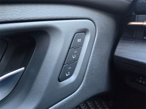 Used 2024 Nissan Ariya FWD image 32