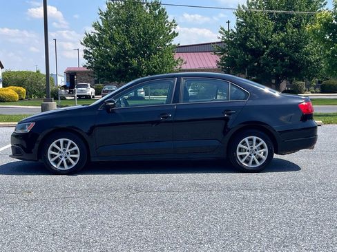 Used 2012 Volkswagen Jetta SE FWD image 4