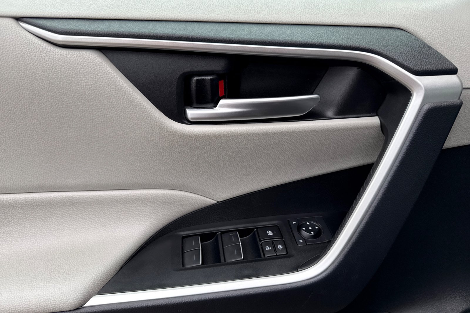 Certified 2024 Toyota RAV4 XLE FWD image 11