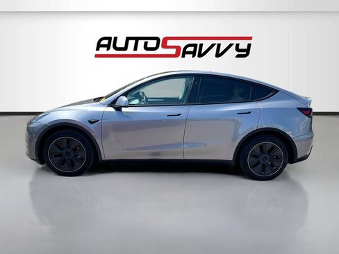 Used 2024 Tesla Model Y Long Range AWD/4WD image 4