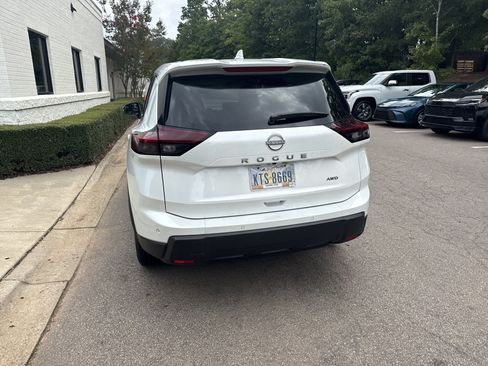 Used 2026 Nissan Rogue SV AWD/4WD image 9