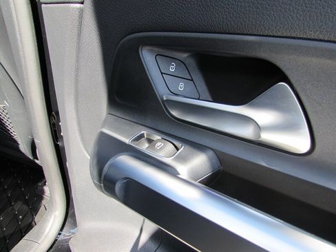 Used 2022 Mercedes-Benz EQB 300 4MATIC image 26