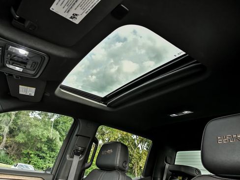 Used 2023 Chevrolet Silverado 1500 High Country w/ High Country Premium Package AWD/4WD image 16