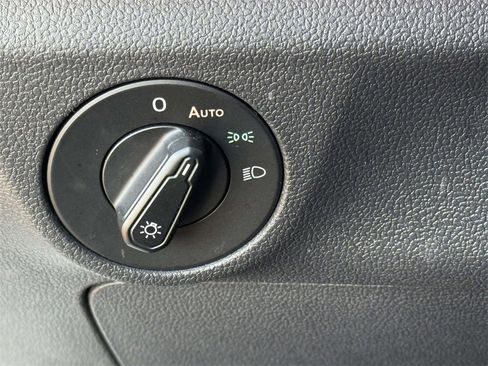 Used 2019 Volkswagen Jetta SEL image 25