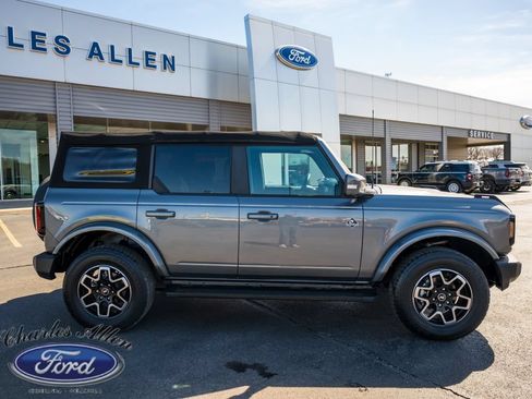 Used 2022 Ford Bronco Outer Banks AWD/4WD image 8