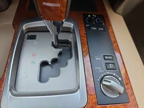 Used 2014 Toyota Land Cruiser image 29