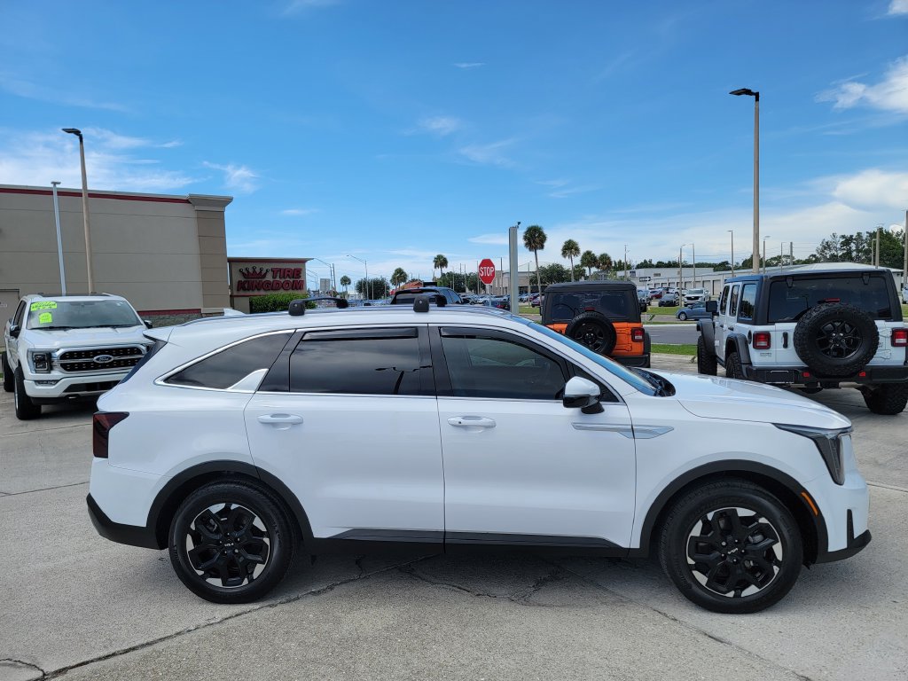 Used 2026 Kia Sorento S w/ S Panoramic Sunroof Package FWD image 3