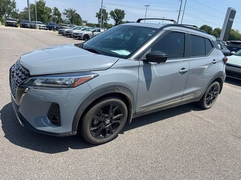 Used 2021 Nissan Kicks SR w/ SR Premium Package FWD image 3