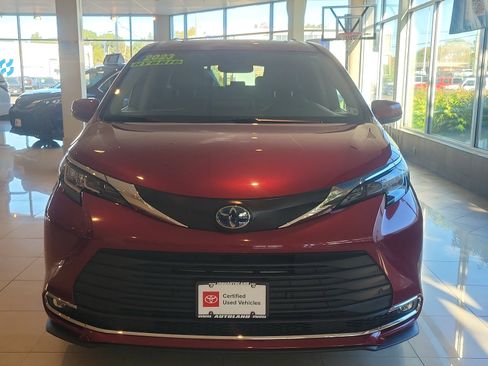 Certified 2023 Toyota Sienna XLE image 2