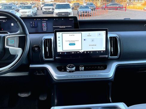 Used 2025 Ford Expedition Max Platinum image 6