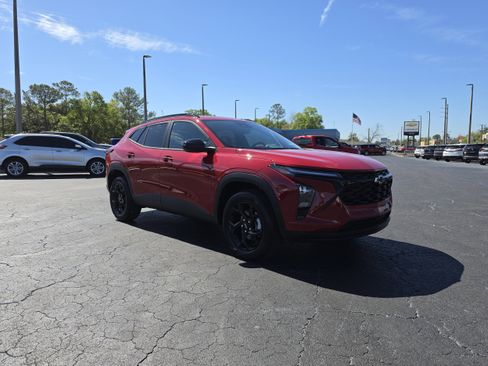 New 2026 Chevrolet Trax LT w/ Midnight Edition image 2