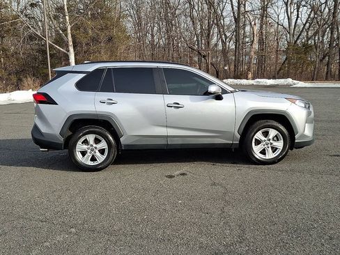 Used 2021 Toyota RAV4 XLE w/ Convenience Package image 10