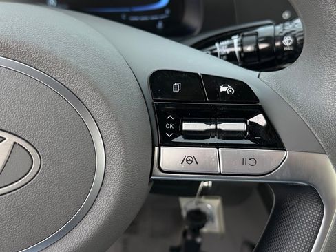 Certified 2025 Hyundai Elantra SE w/ Cargo Package image 19