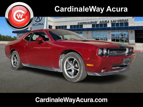 Used 2010 Dodge Challenger SE image 1